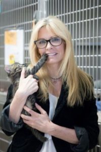 Tanya Hilgendorf with a kitten