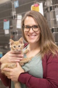 20220621_20220621__61A7357_2Anne_Savage_Anne_Savage Allie Spencer, Anne_Savage, Cruelty Investigations/Emergency Rescue & Back of House Manager, For website, holding, kitten, Marketing, photographer Anne Savage, portrait, staff, staff portrait